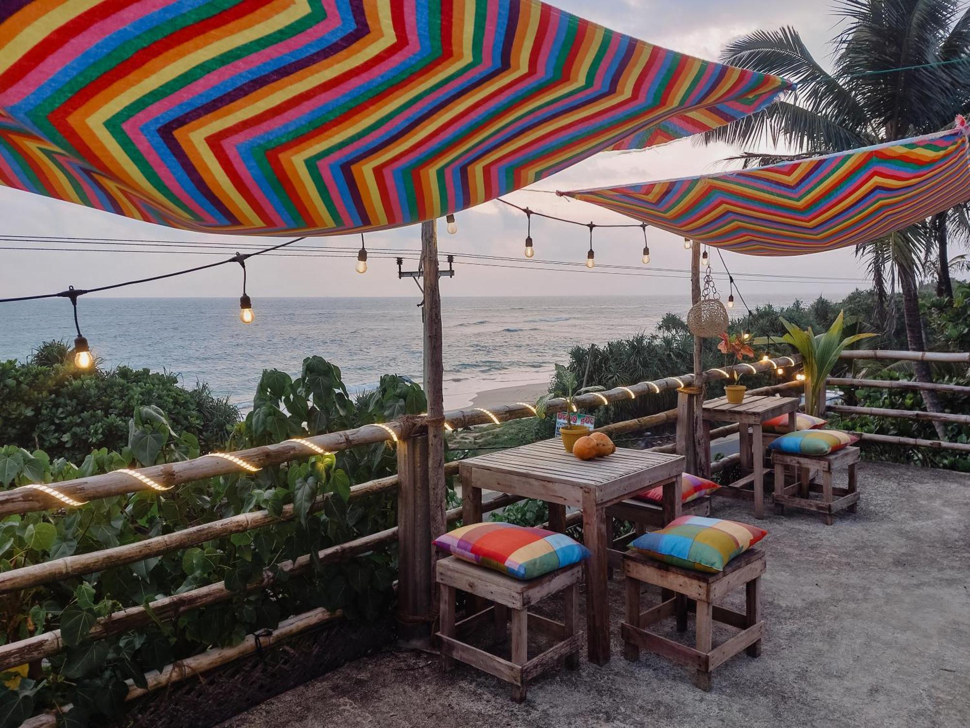 Gaia Ocean Surf Yoga Hostel Ahangama Ngoại thất bức ảnh