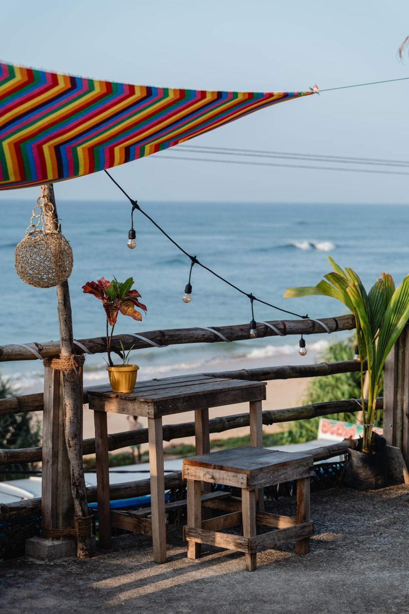 Gaia Ocean Surf Yoga Hostel Ahangama Ngoại thất bức ảnh