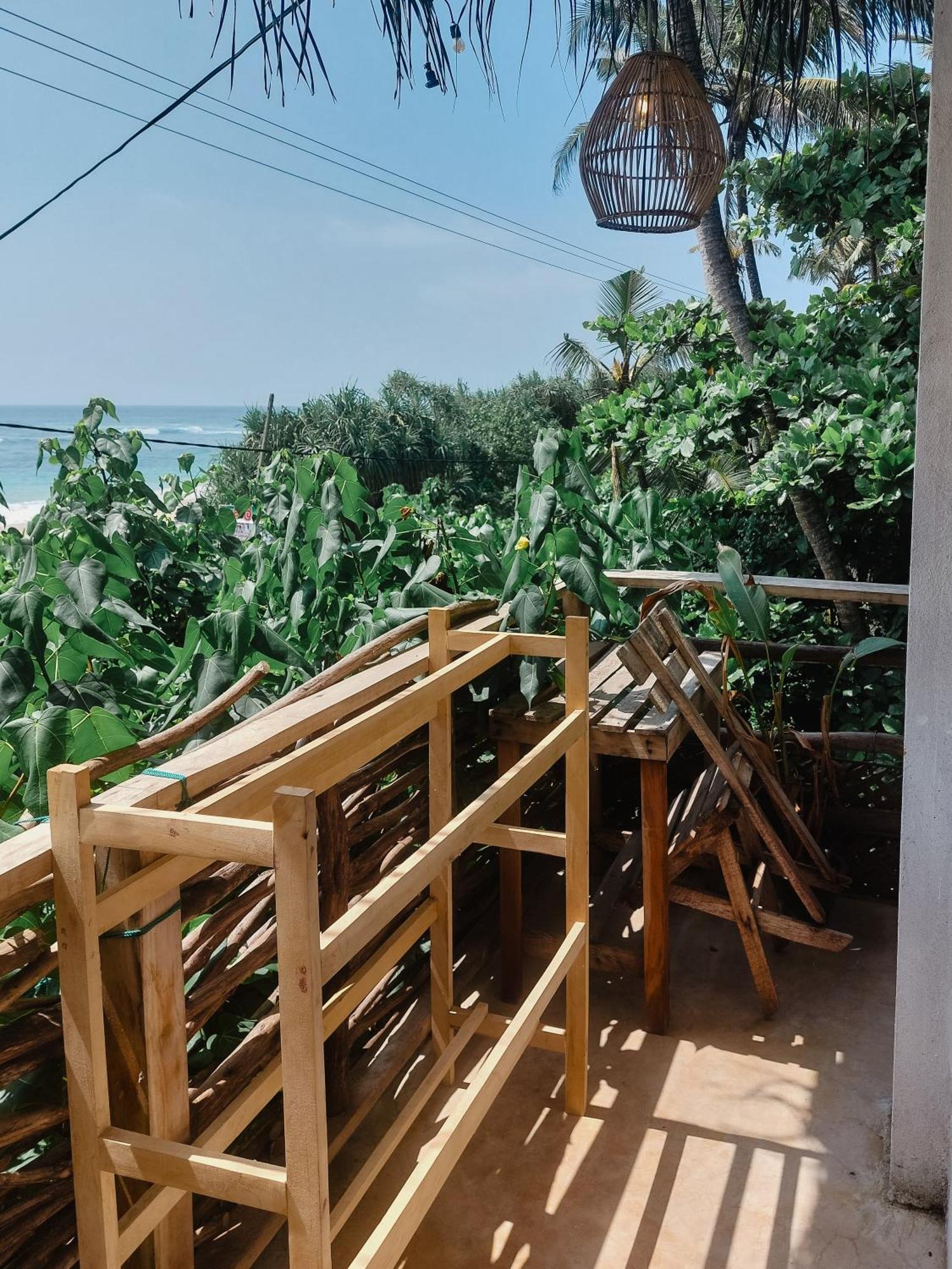 Gaia Ocean Surf Yoga Hostel Ahangama Ngoại thất bức ảnh