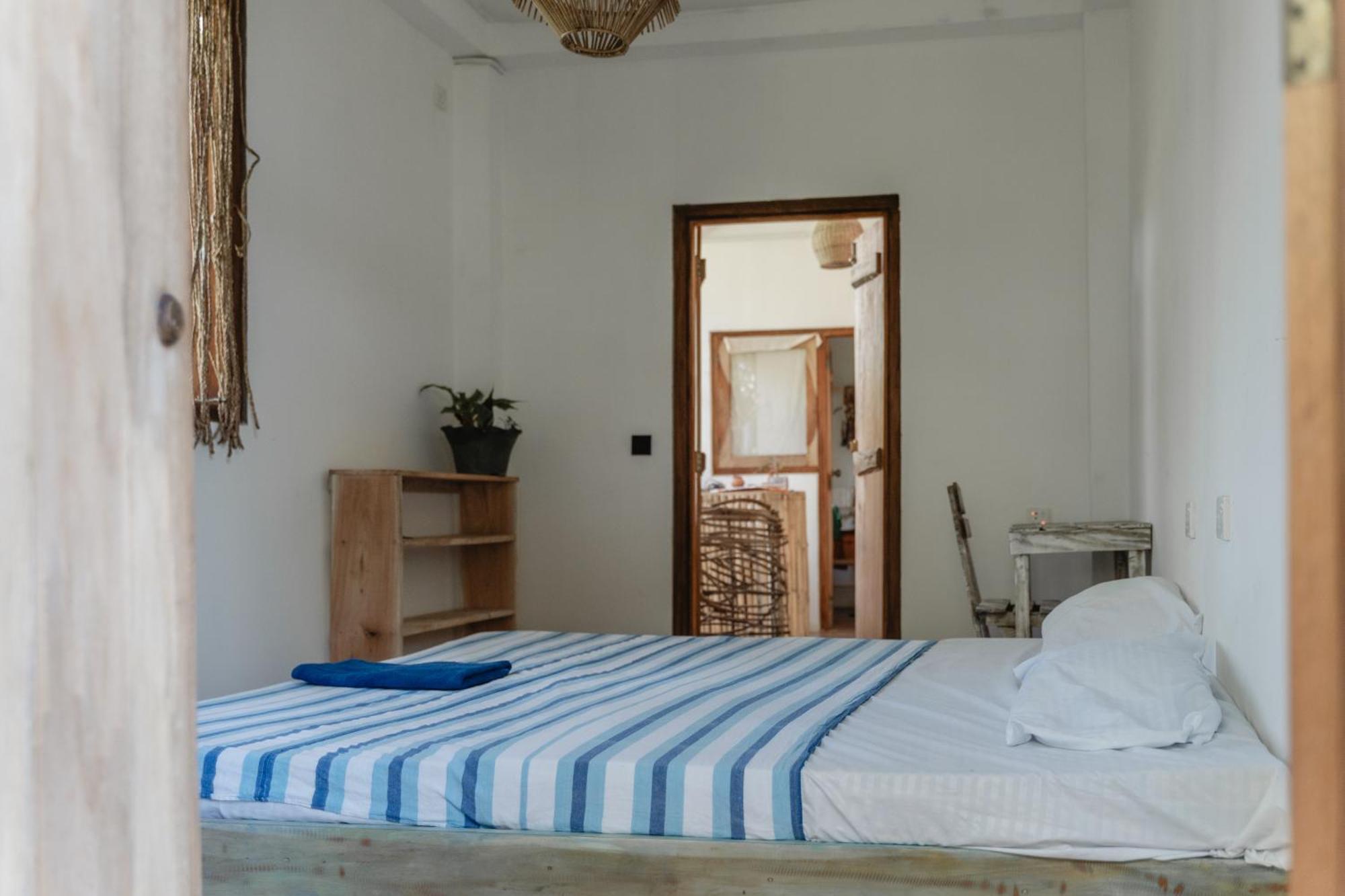 Gaia Ocean Surf Yoga Hostel Ahangama Ngoại thất bức ảnh
