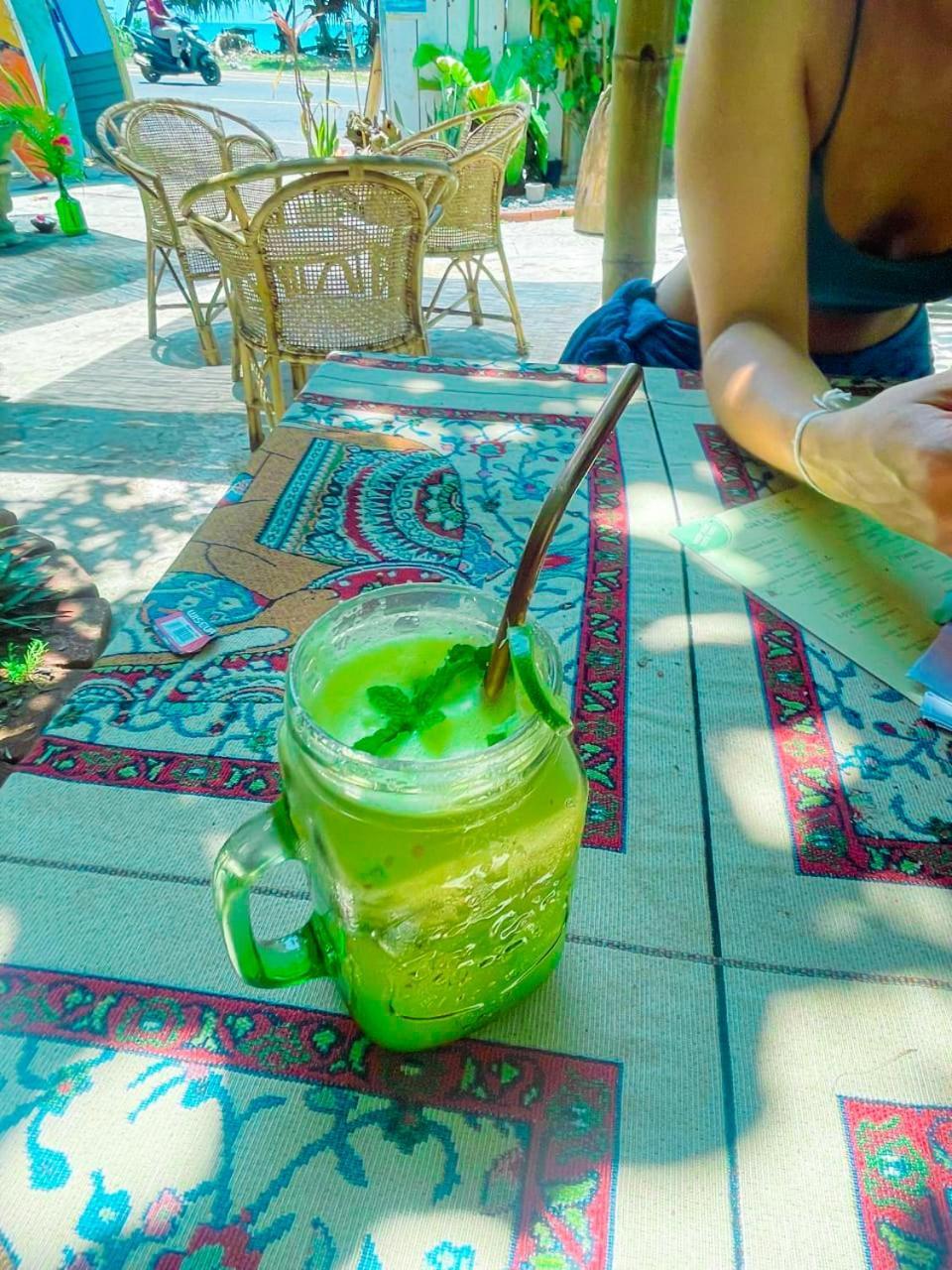 Gaia Ocean Surf Yoga Hostel Ahangama Ngoại thất bức ảnh